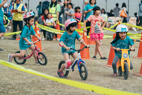 兒童滑步車趣味賽騎乘過程 照片由中華民國自行車騎士協會提供
