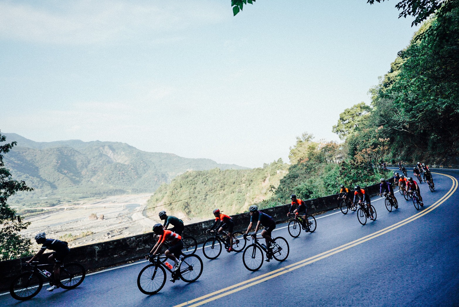 車友騎乘集結 照片由中華民國自行車騎士協會提供