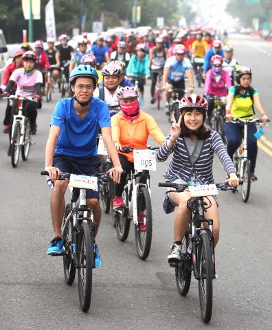104日月潭古典自行車嘉年華會環潭挑戰遊出發自行車騎士協會提供