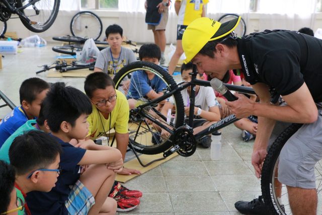 單車DIY夏令營課程讓孩子從認識單車組裝修補與換胎開始親身學習作中玩玩中學 copy