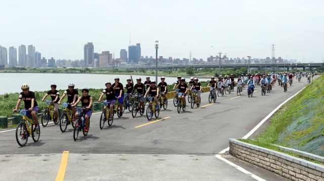 013新北市單車成年禮中華民國自行車騎士協會提供