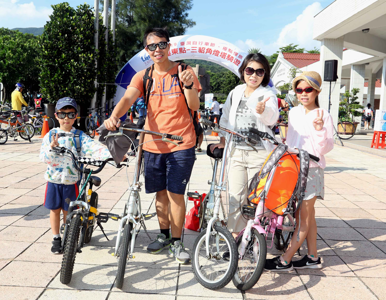04林志宏和太太江素雀帶女兒林可臻和兒子林可翰一起來騎車中華民國自行車騎士協會提供 結果