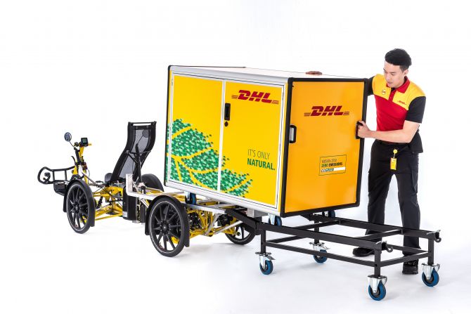圖片一DHL亞太區第一台Cubicycle運務自行車裝載可移動貨櫃為取送件提供更靈活彈性的選擇