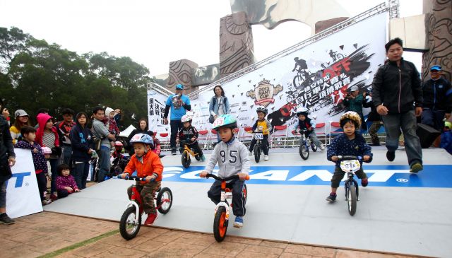 001捷安特盃自行車賽開始報名囉快來幫你們家的寶貝報名參加PUSHBIKE喔捷安特提供