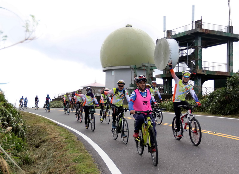 1182018 Light up Taiwan極點慢旅鵝鑾鼻站車友們開心騎中華民國自行車騎士協會提供