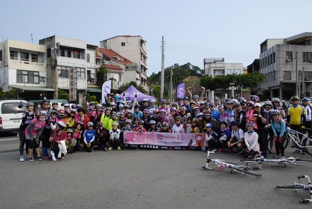 魅Liv女騎士與油桐花綻放鳴鳳山