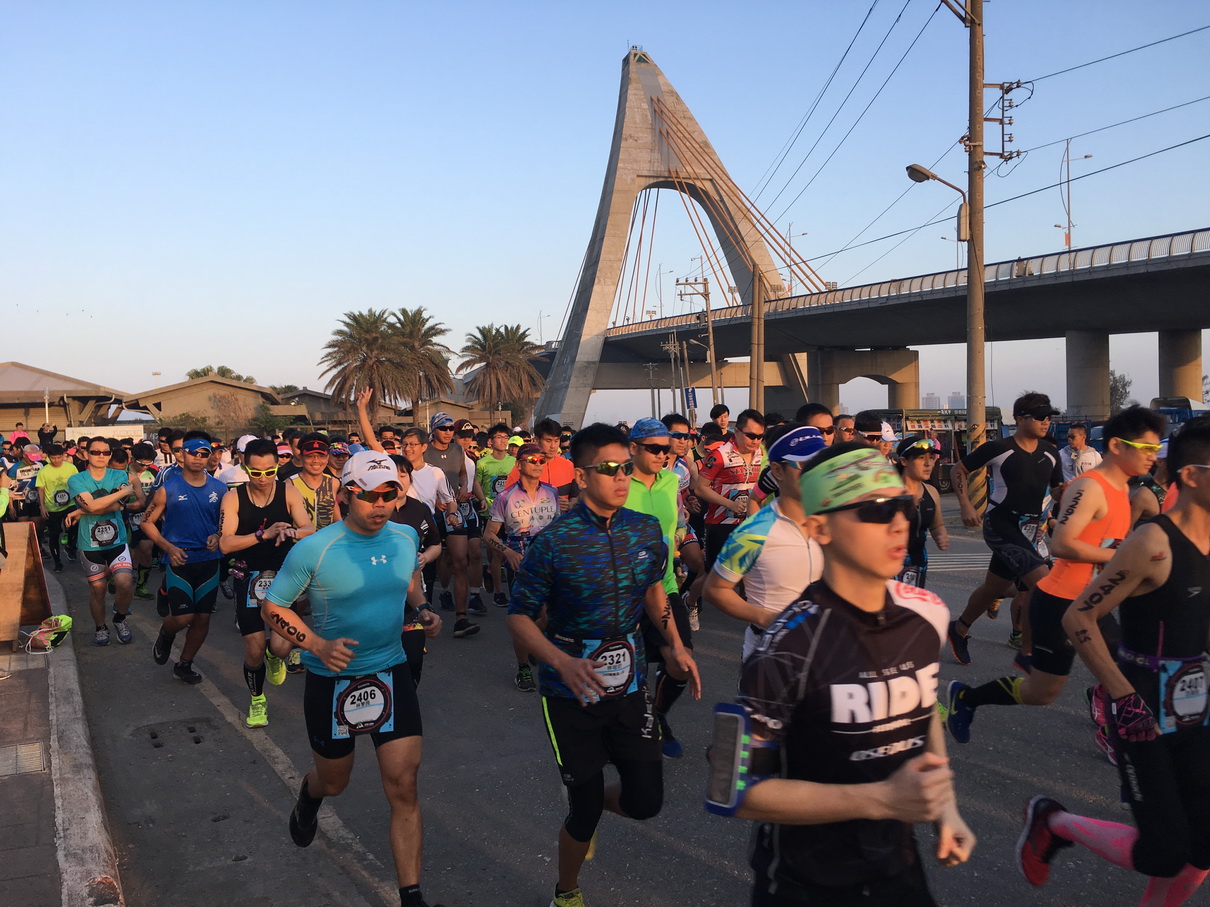 Garmin LAVA大鵬灣站鐵人二項出發畫面
