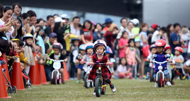 006滑步車賽是日月潭嘉年華會重頭戲之一中華民國自行車騎士協會提供