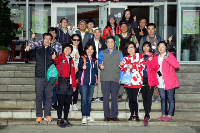 002踩線團拜會北觀處中華民國自行車騎士協會提供