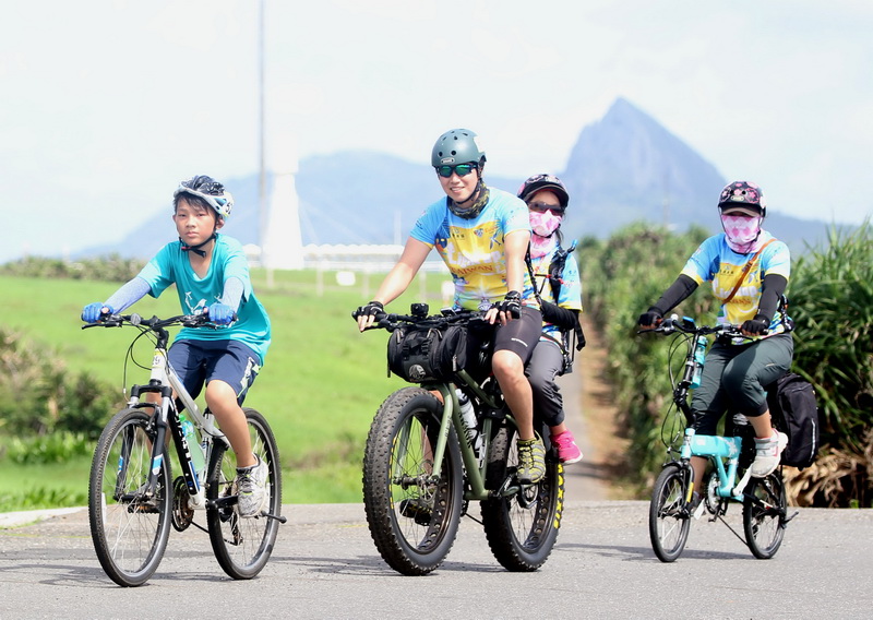 117車友們行經龍磐公園中華民國自行車騎士協會提供